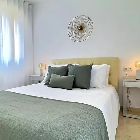 Incredible Sea Views In Three-bedroom Penthouse Apartment *
